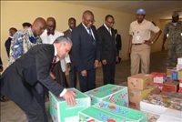 Justice et droit de l’homme - Le père noël visite la Maca